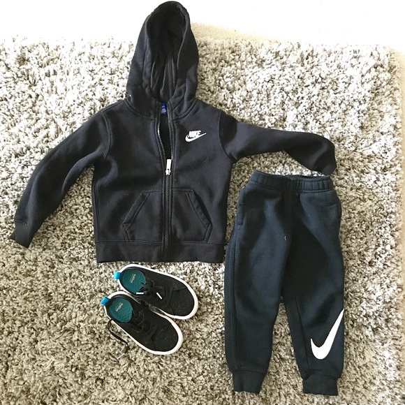 nike sweater and jogger set